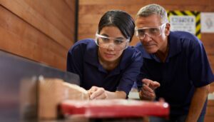 Houkutella ja pitää Z-sukupolven työntekijöitä