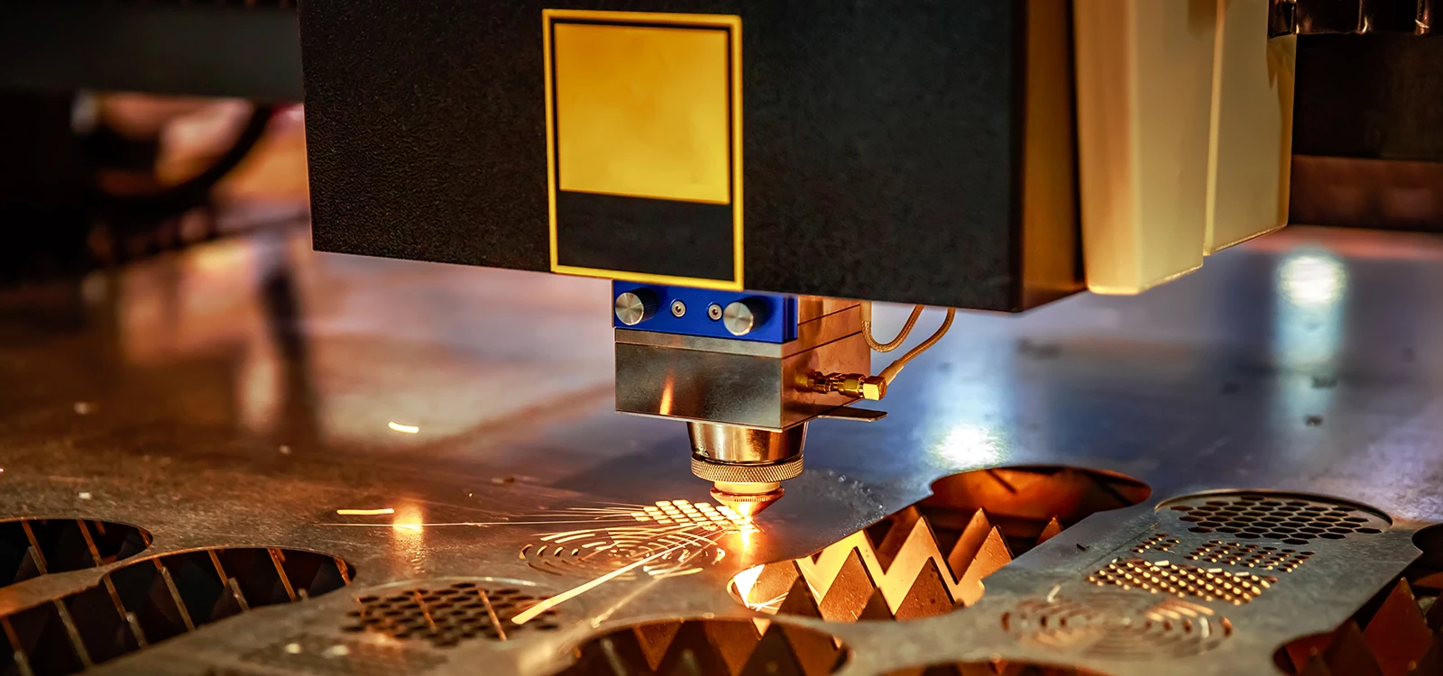 GreatLight koncentrējas uz tādu risinājumu nodrošināšanu kā liela apjoma CNC apstrāde, 5 asu CNC, CNC frēzēšana, metāla liešana, vakuuma liešana un ātrās prototipēšanas pakalpojumi.