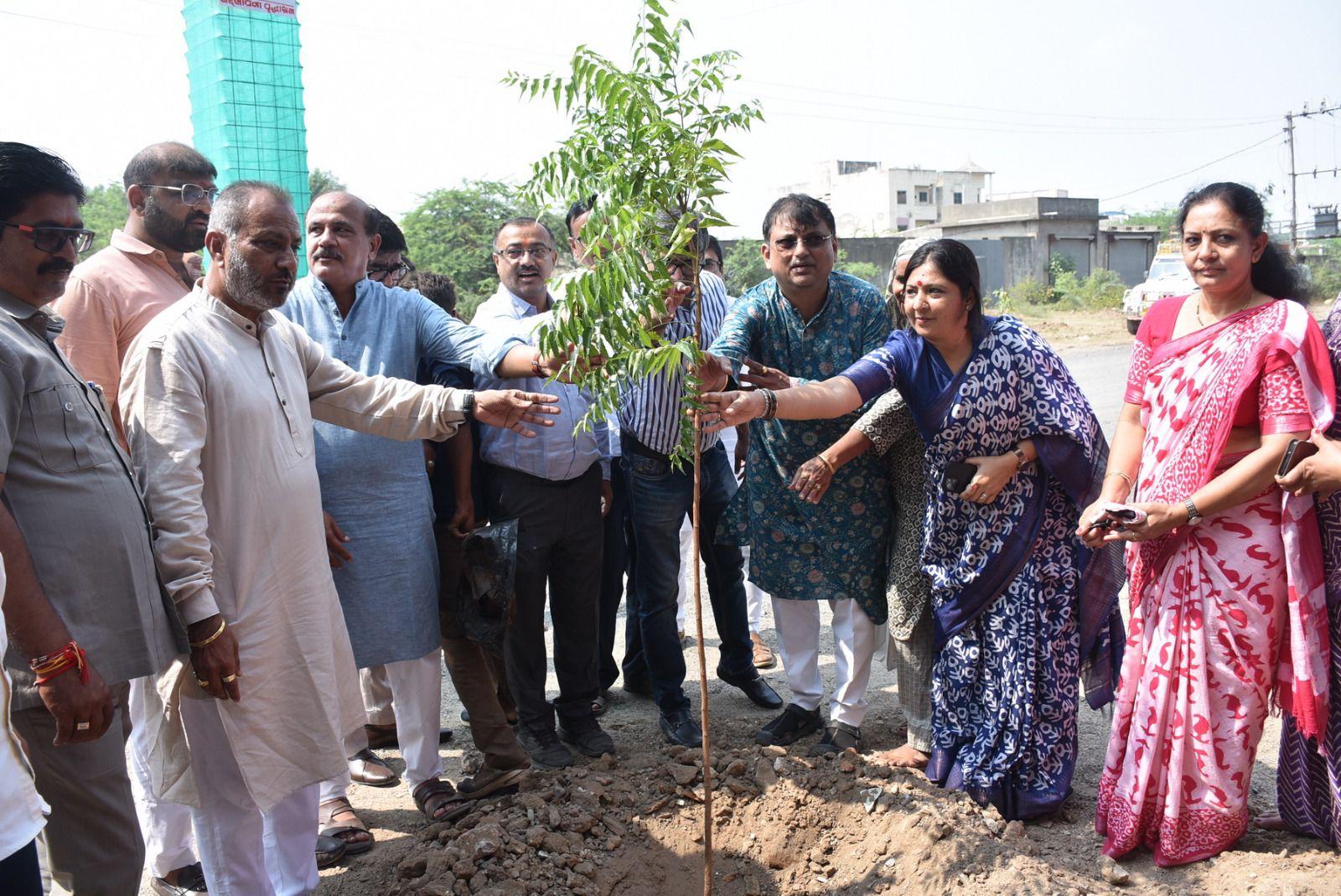 GreatLight richt zich op het leveren van oplossingen zoals CNC-bewerking in grote volumes, 5-assige CNC, CNC-frezen, metaalspuitgieten, vacuümgieten en rapid prototyping-diensten.