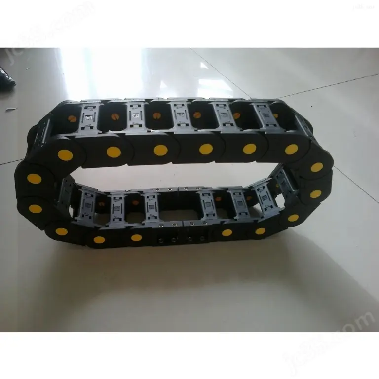 tips for using plastic and nylon energy chains in complex