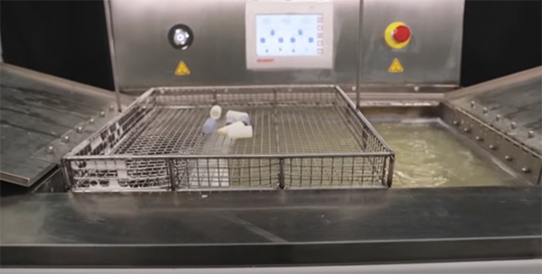 PostProcess Launches AUX 400 RINSE an Alternative to IPA for 3D Printing