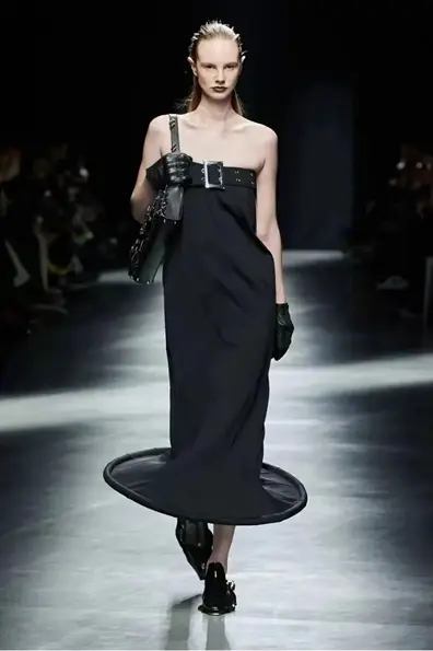 3d printed one piece shoes make a splash at milan international fashion