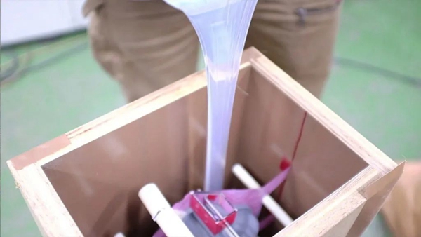 1733320488 533 What is vacuum injection molding and what types of products