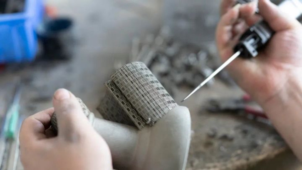 1733370884 799 Comparison between 3D metal printing and traditional processes like casting