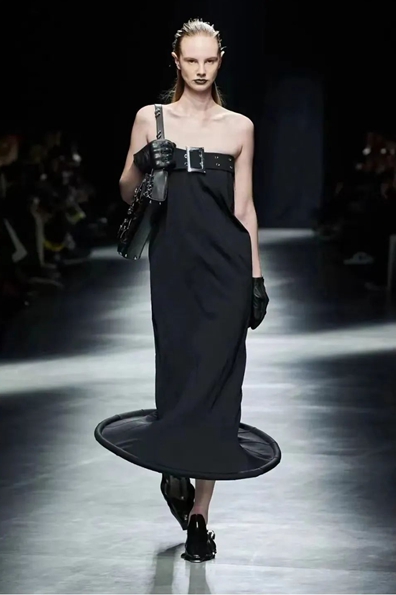 3D printed one piece shoes make a splash at Milan International Fashion